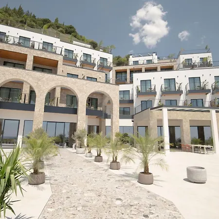 Avaris Hotel 5*