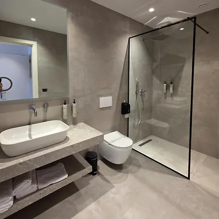 Avaris Hotel Dhërmi