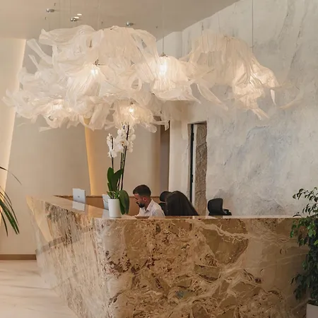 Avaris Hotel 5*