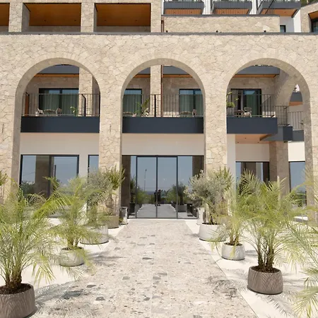 Avaris Hotel 5*
